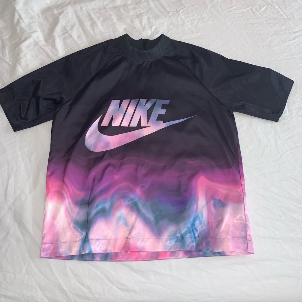 Nike Womens top. Great condition. Size small